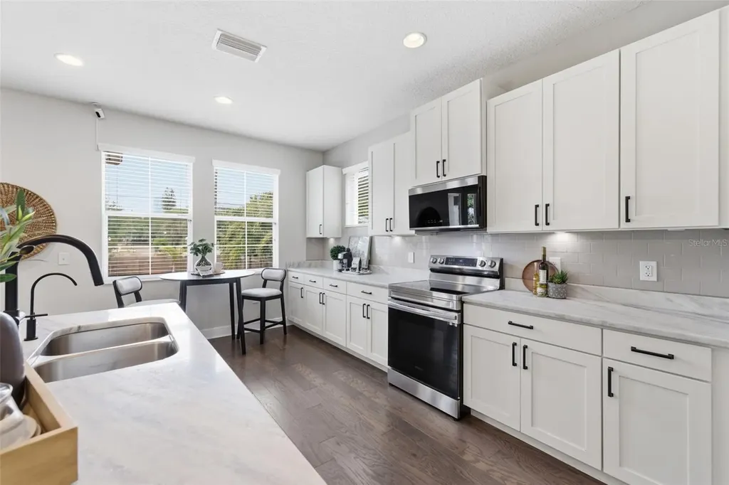521 12th Avenue S St Petersburg FL 33701