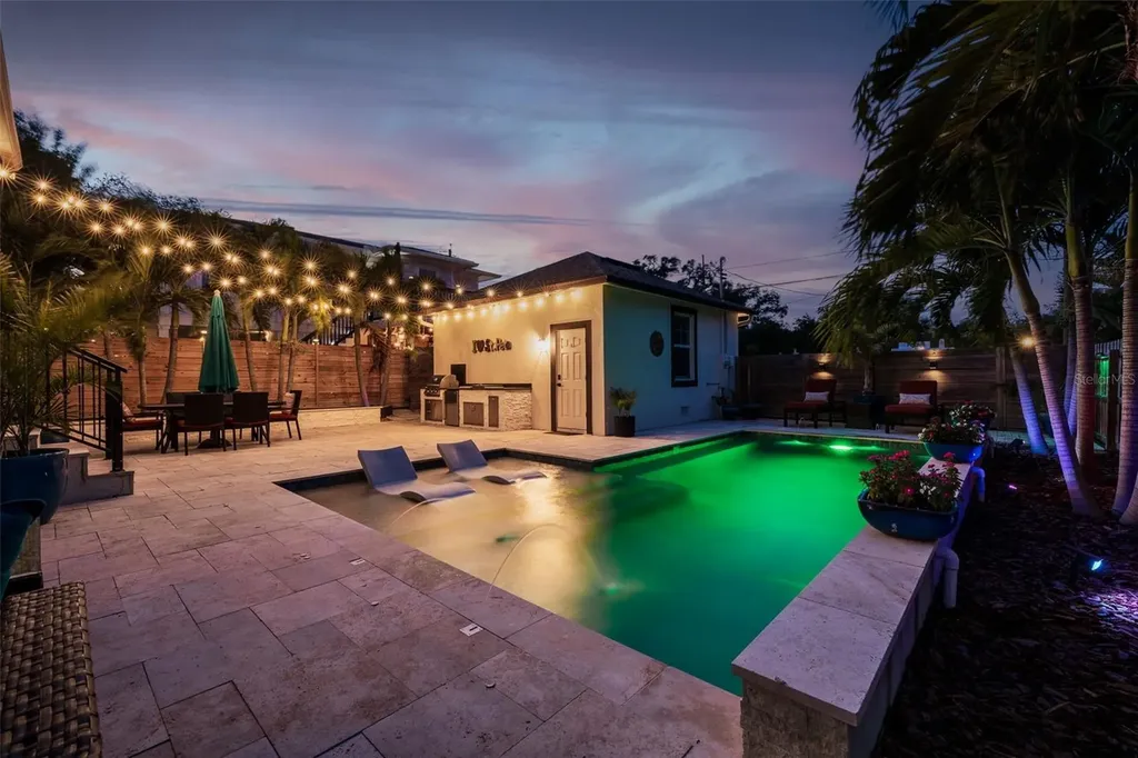 521 12th Avenue S St Petersburg FL 33701