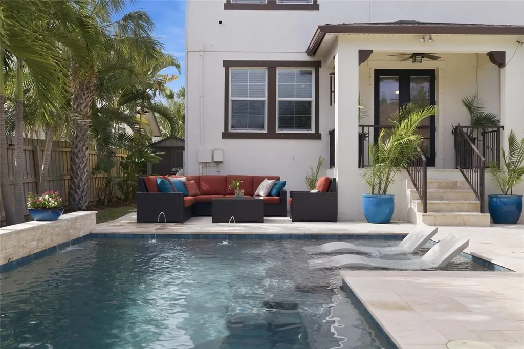 521 12th Avenue S St Petersburg FL 33701