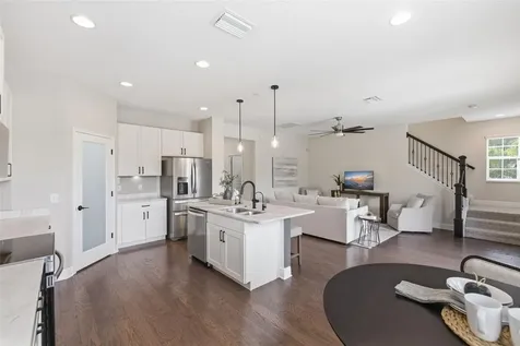 521 12th Avenue S St Petersburg FL 33701