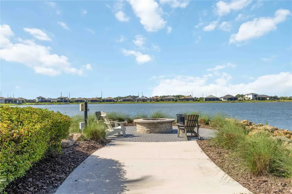 993 Crosswind Avenue Sarasota FL 34240