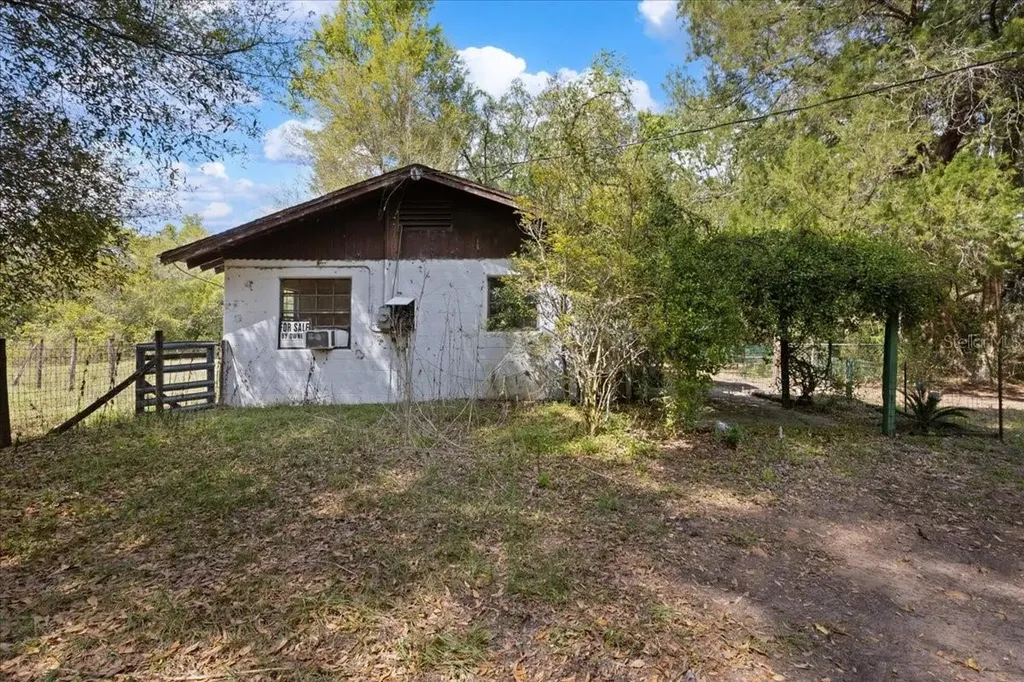 6950 SE Highway 41 Morriston FL 32668