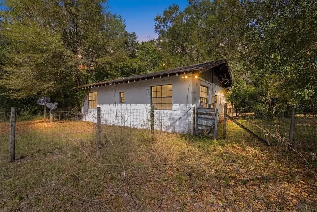 6950 SE Highway 41 Morriston FL 32668
