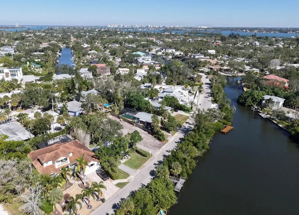 671 Avenida Del Norte Sarasota FL 34242
