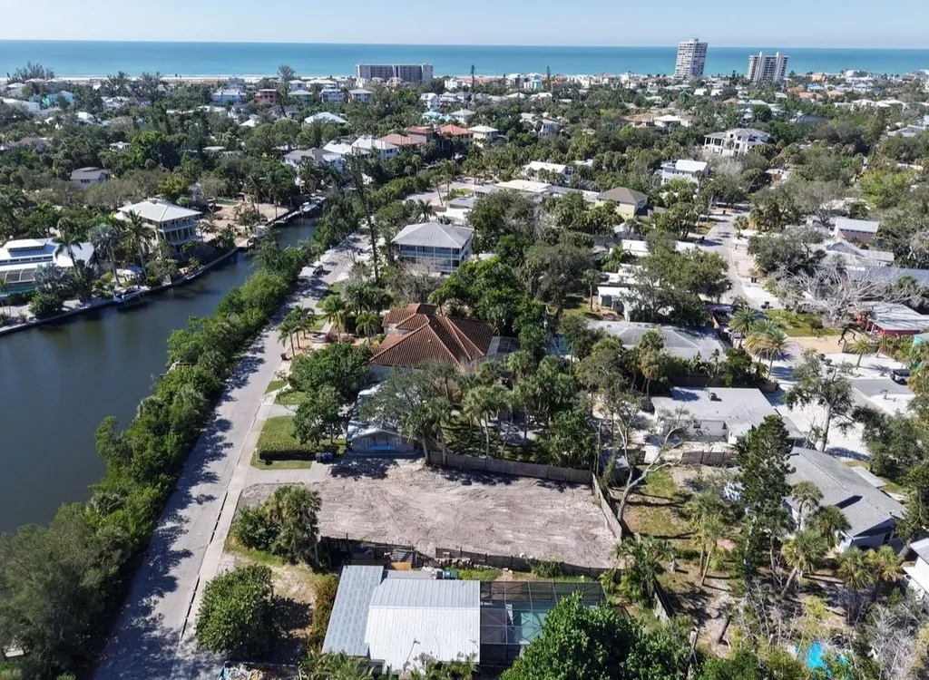 671 Avenida Del Norte Sarasota FL 34242