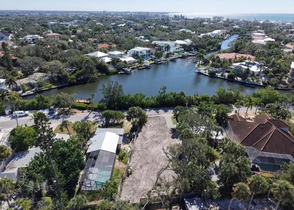 671 Avenida Del Norte Sarasota FL 34242