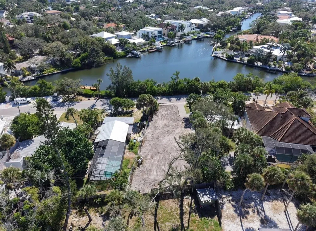 671 Avenida Del Norte Sarasota FL 34242