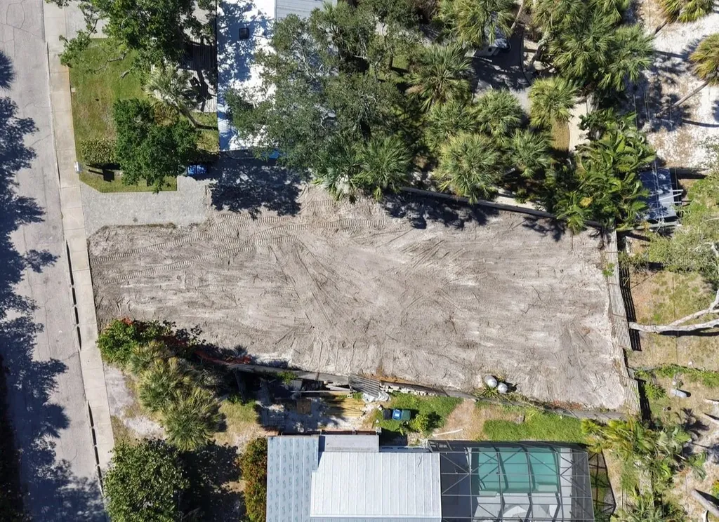 671 Avenida Del Norte Sarasota FL 34242