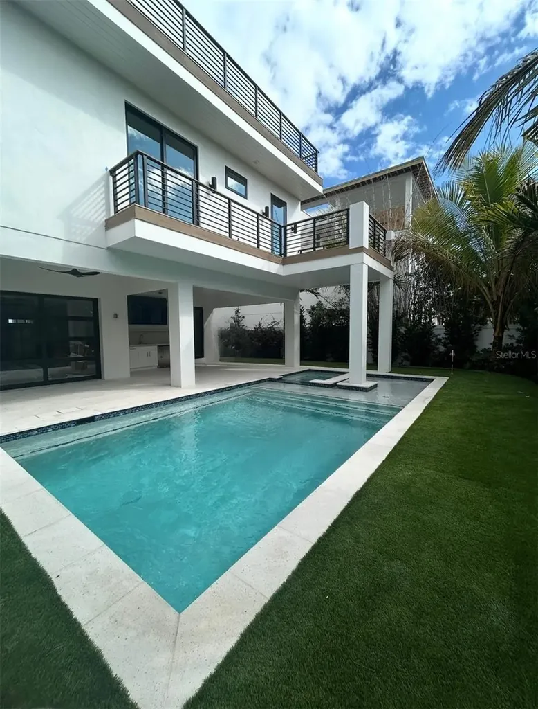 671 Avenida Del Norte Sarasota FL 34242