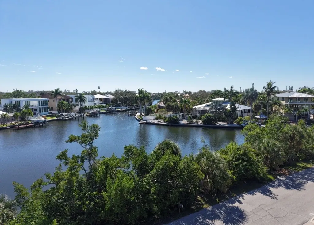 671 Avenida Del Norte Sarasota FL 34242