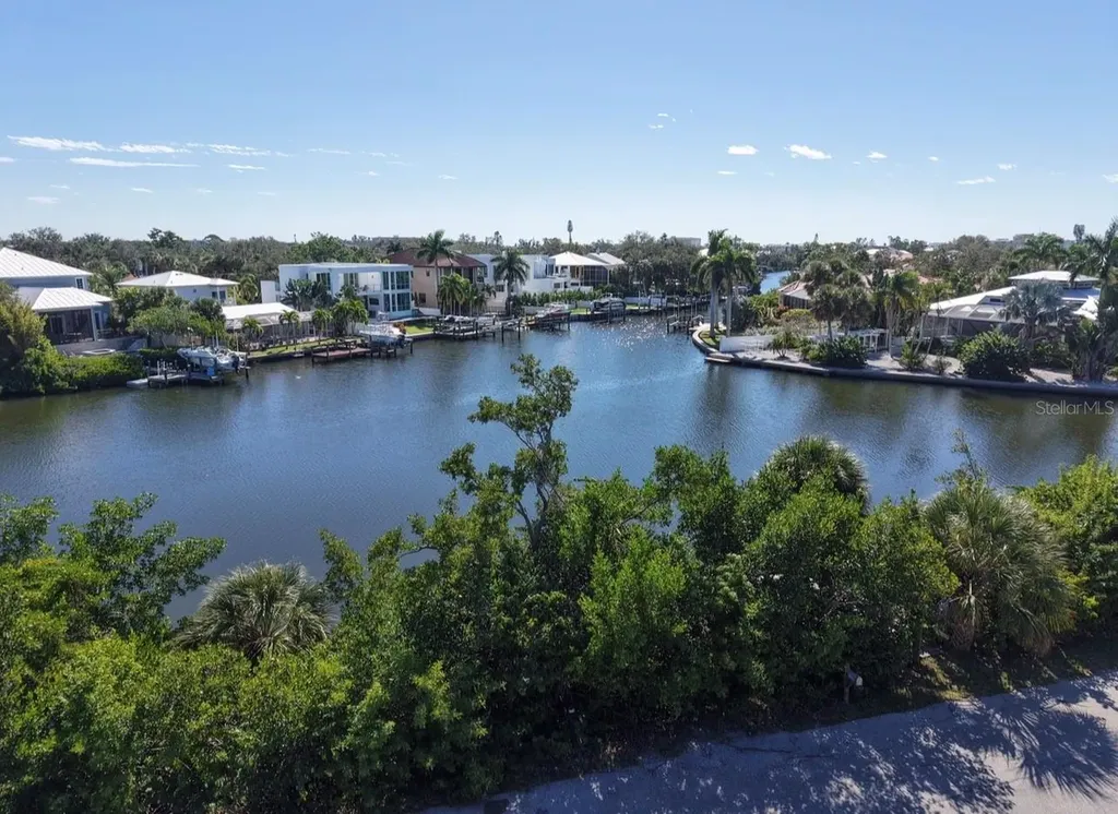 671 Avenida Del Norte Sarasota FL 34242