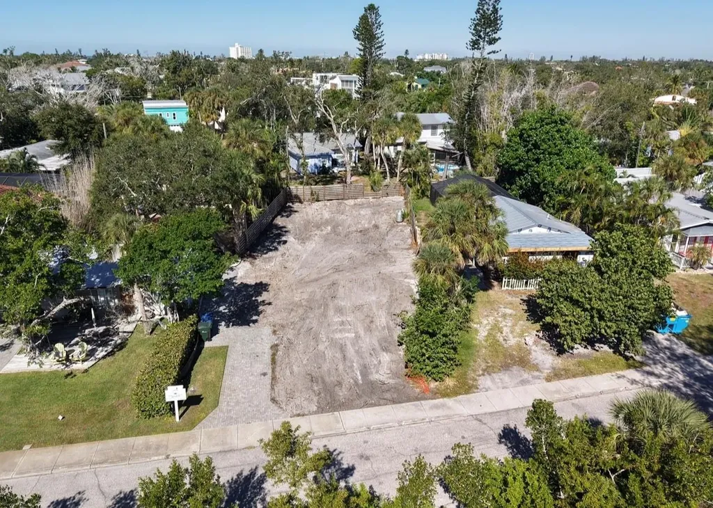 671 Avenida Del Norte Sarasota FL 34242
