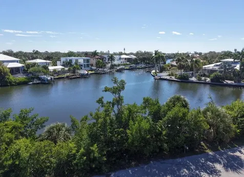 671 Avenida Del Norte Sarasota FL 34242