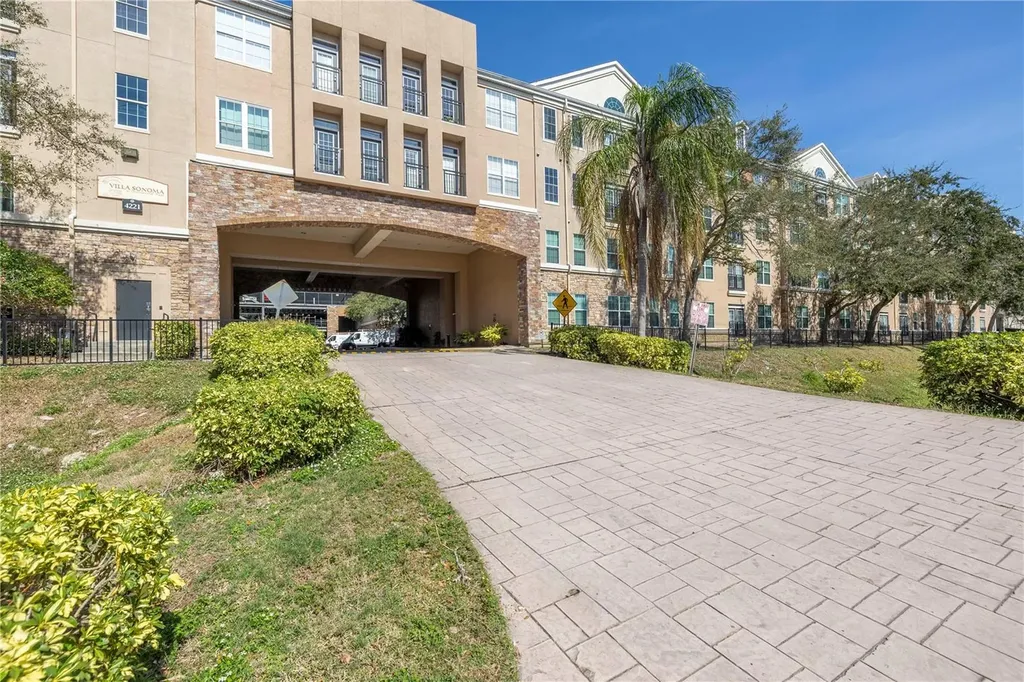4221 W Spruce Street Tampa FL 33607
