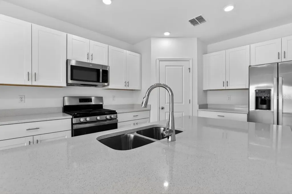 204 Streamwater Way Groveland FL 34736