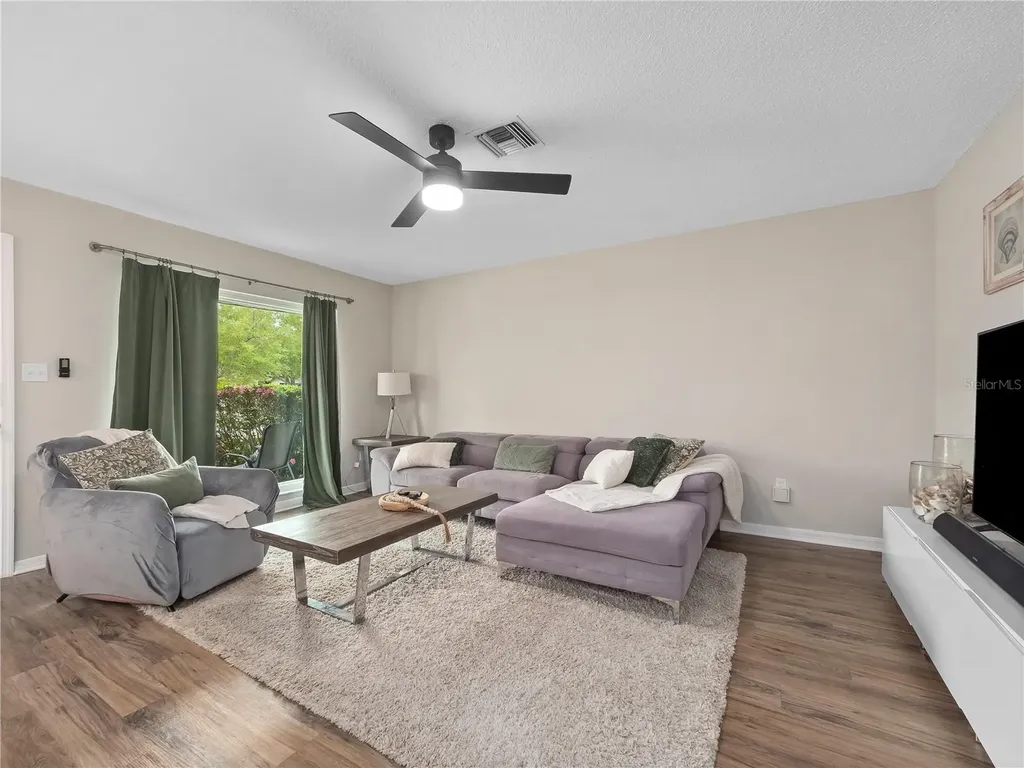 2733 Middle Street Orlando FL 32807