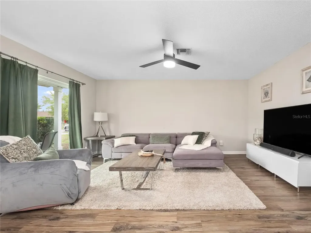 2733 Middle Street Orlando FL 32807