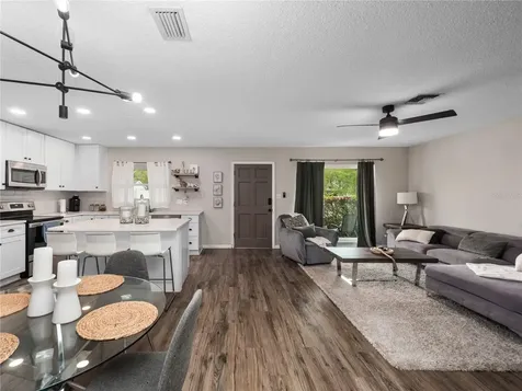 2733 Middle Street Orlando FL 32807