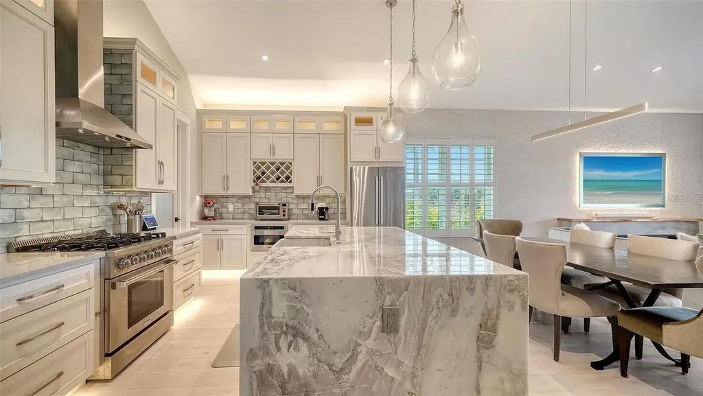 5930 Briarwood Avenue Sarasota FL 34231