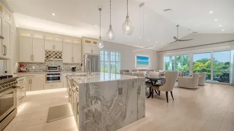 5930 Briarwood Avenue Sarasota FL 34231