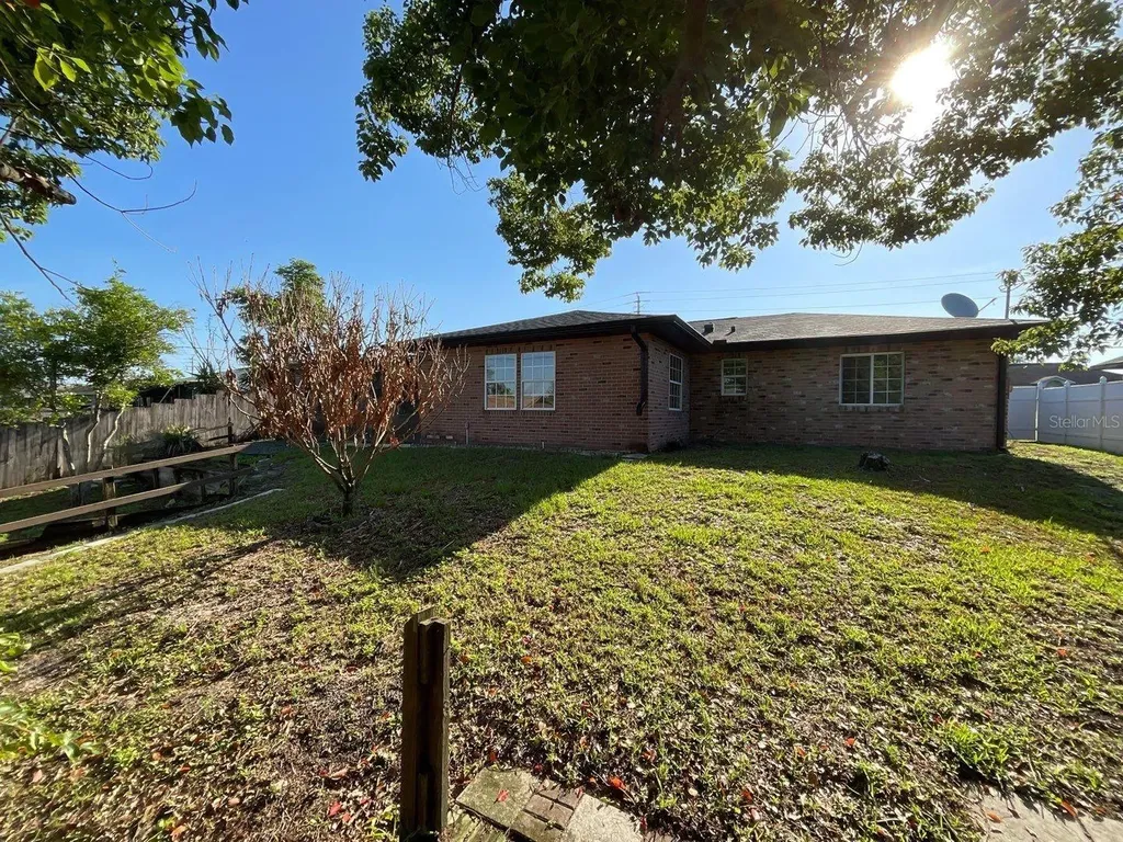 1964 Montecito Avenue Deltona FL 32738