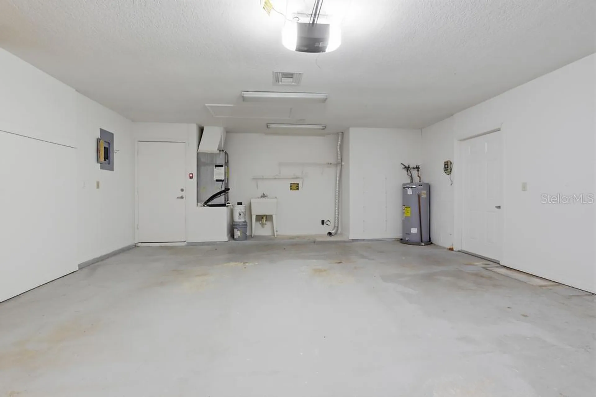 1964 Montecito Avenue Deltona FL 32738