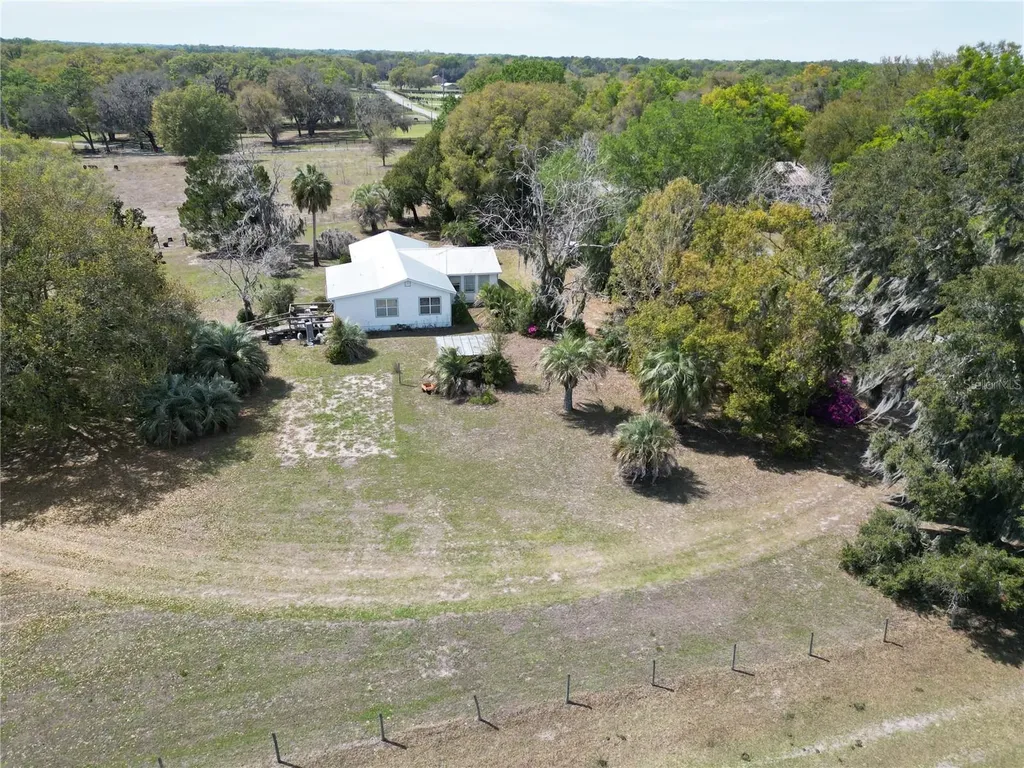 3095 County Road 202 Oxford FL 34484