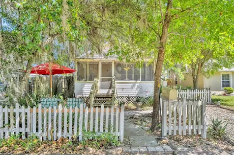 140 N Johns Street Mount Dora FL 32757