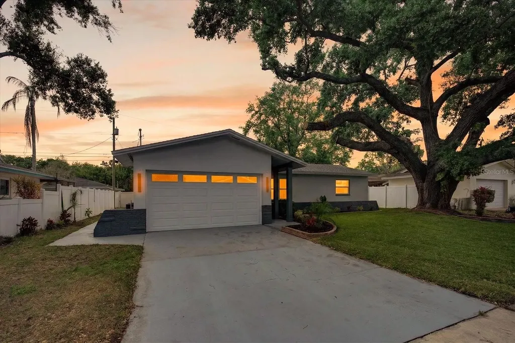 1864 Paradise Lane Clearwater FL 33756