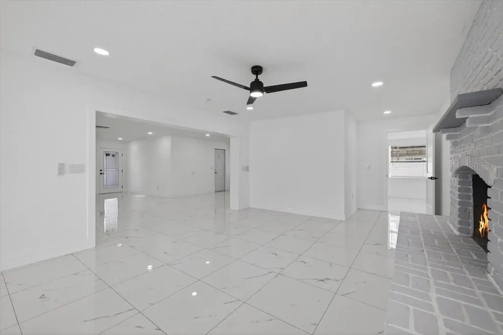 1864 Paradise Lane Clearwater FL 33756