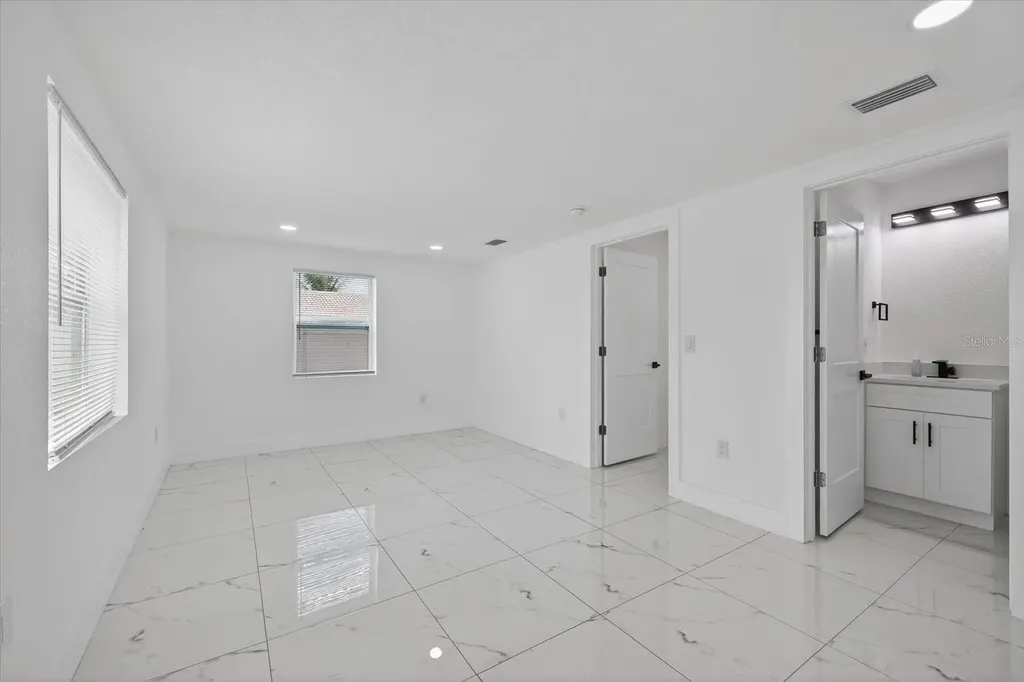 1864 Paradise Lane Clearwater FL 33756