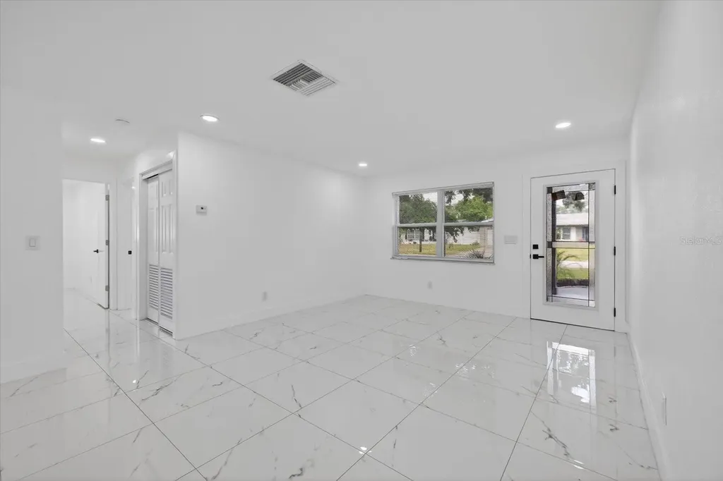 1864 Paradise Lane Clearwater FL 33756