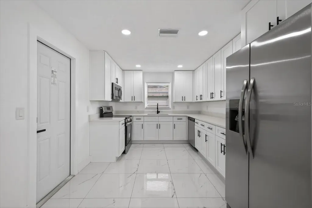 1864 Paradise Lane Clearwater FL 33756
