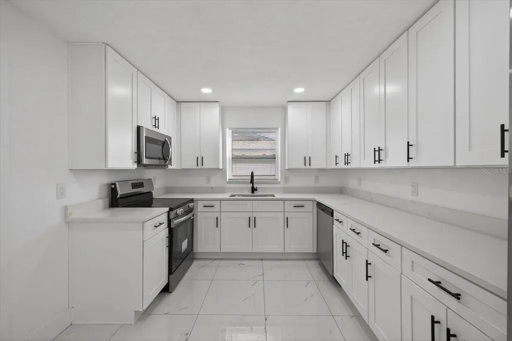 1864 Paradise Lane Clearwater FL 33756