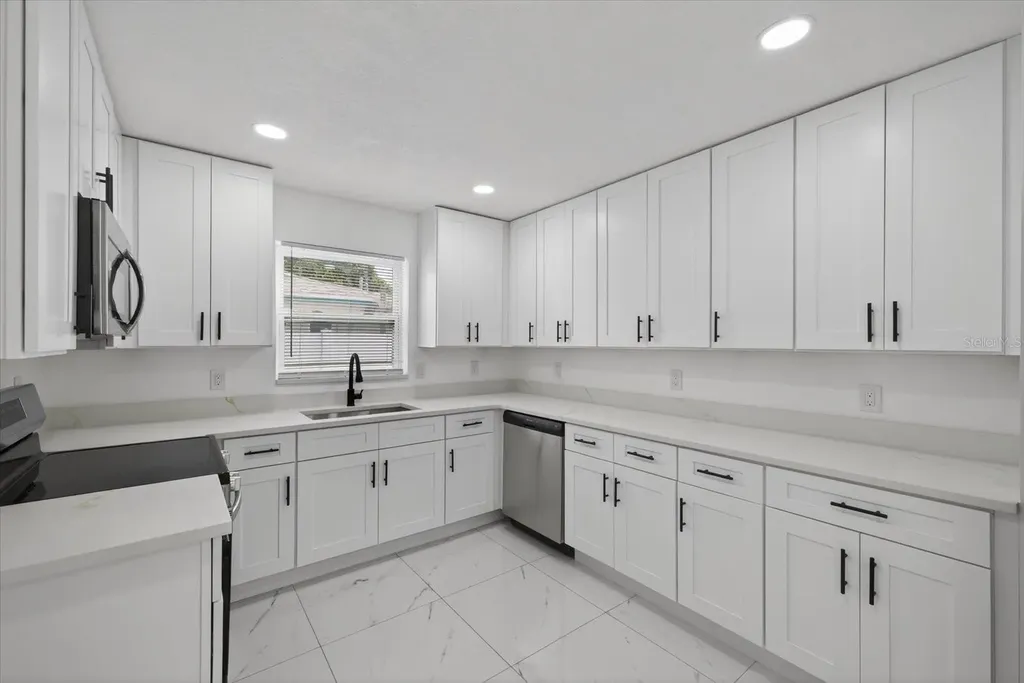 1864 Paradise Lane Clearwater FL 33756