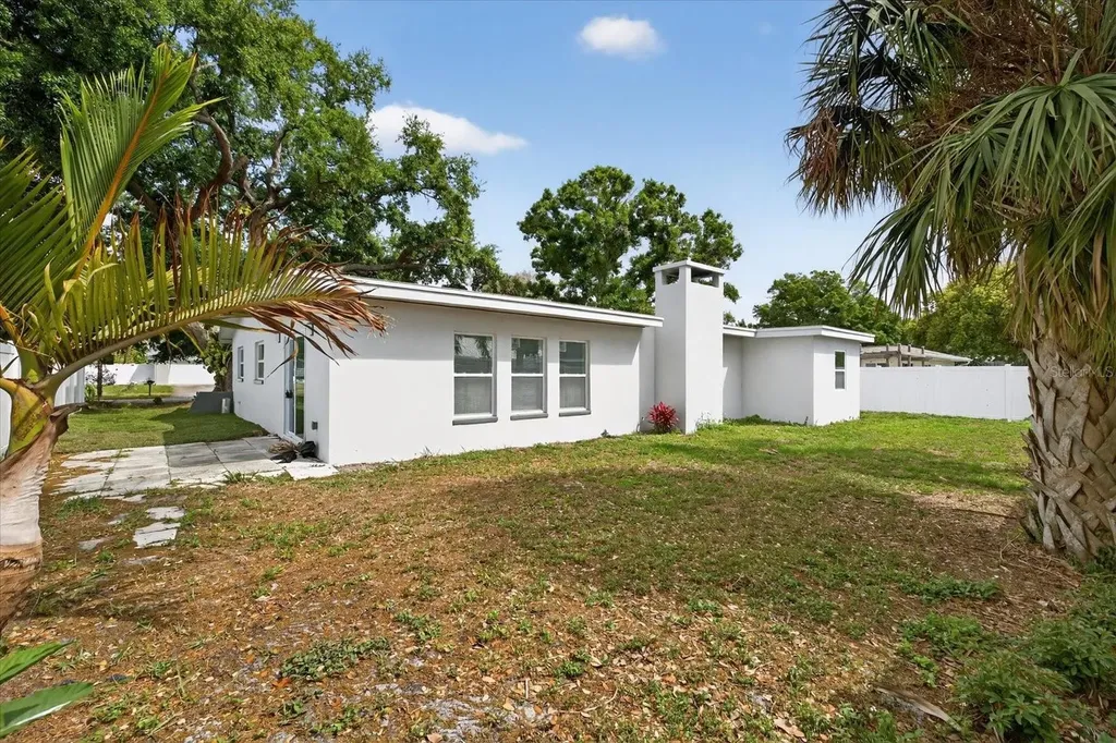 1864 Paradise Lane Clearwater FL 33756