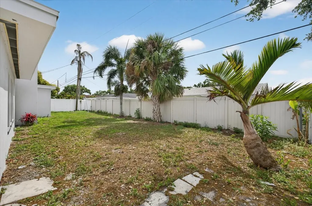 1864 Paradise Lane Clearwater FL 33756