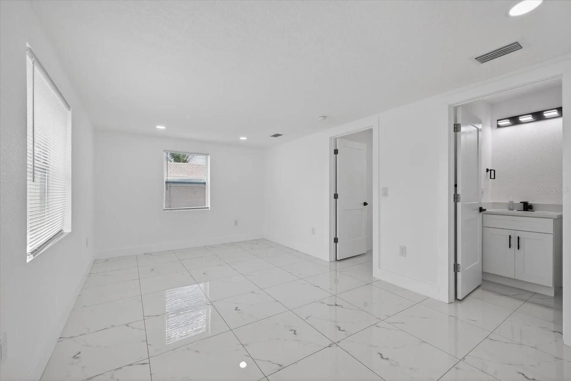 1864 Paradise Lane Clearwater FL 33756