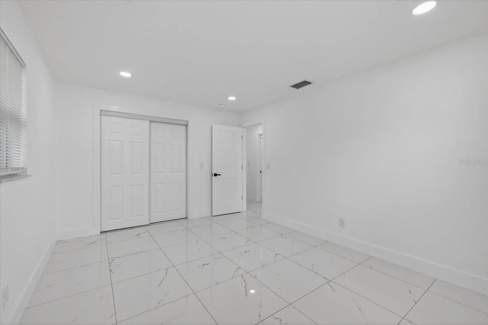 1864 Paradise Lane Clearwater FL 33756