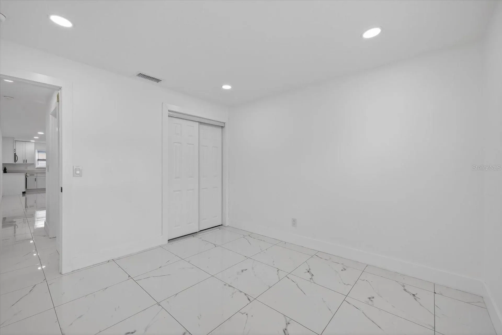 1864 Paradise Lane Clearwater FL 33756