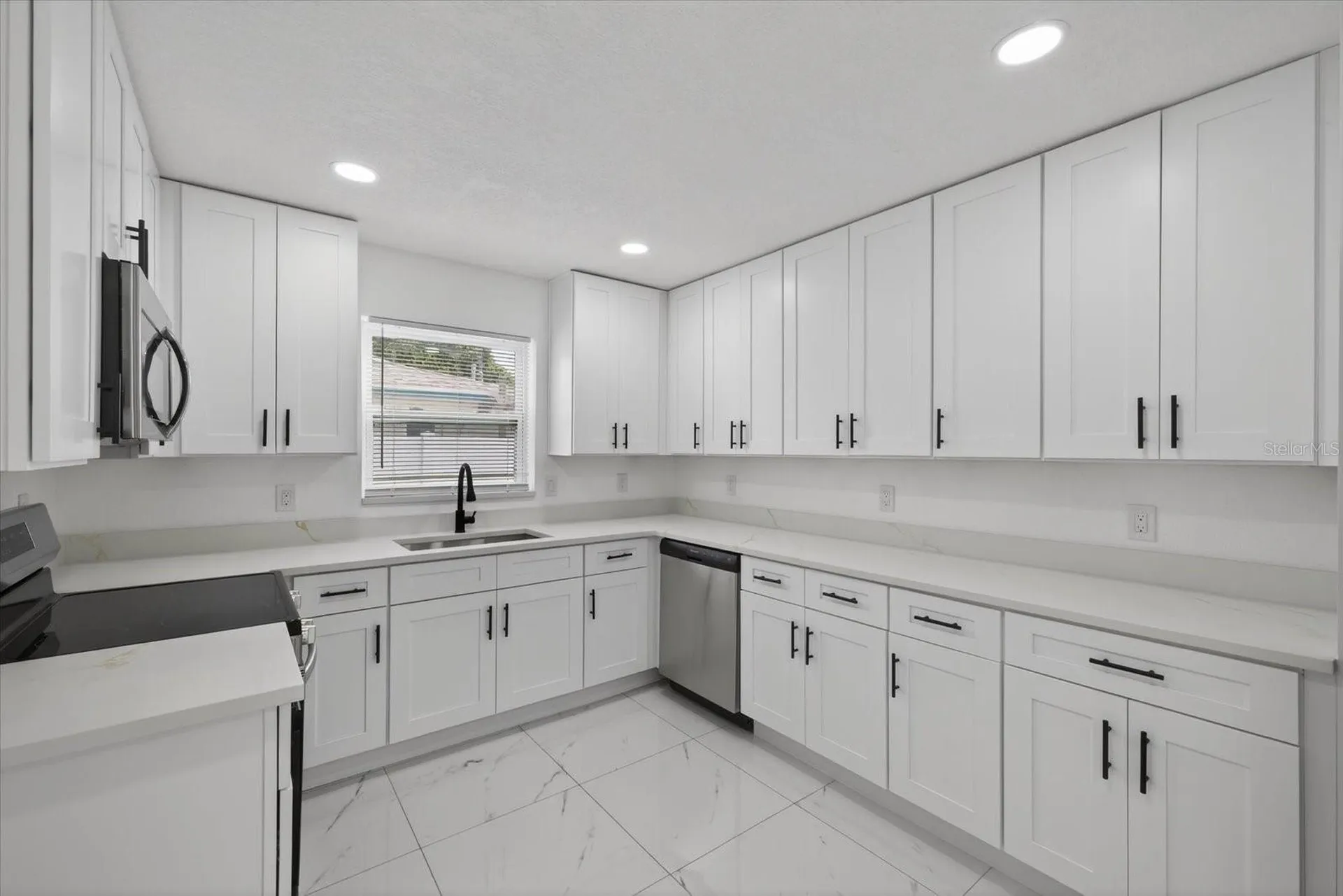 1864 Paradise Lane Clearwater FL 33756
