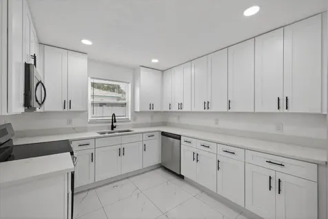 1864 Paradise Lane Clearwater FL 33756