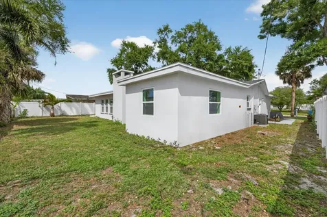 1864 Paradise Lane Clearwater FL 33756