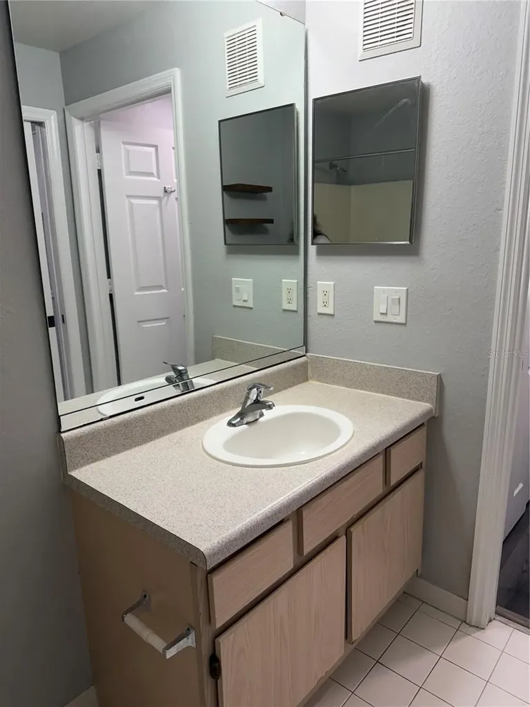 5467 Vineland Road Orlando FL 32811
