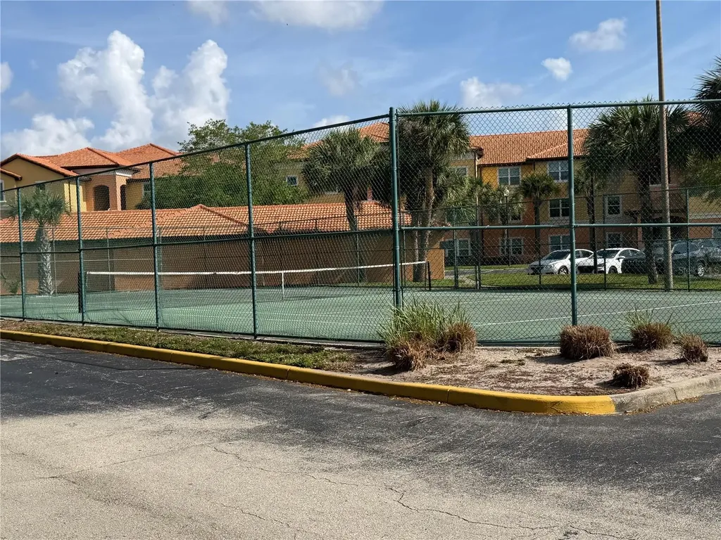 5467 Vineland Road Orlando FL 32811