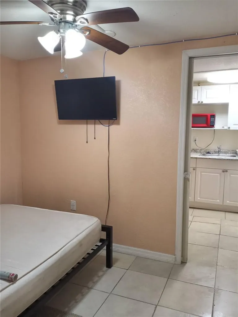 2538 W Hiawatha Street Tampa FL 33614