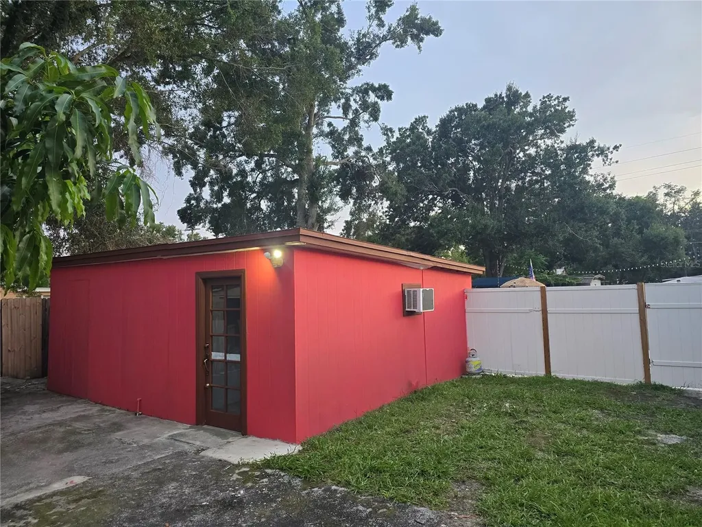 2538 W Hiawatha Street Tampa FL 33614