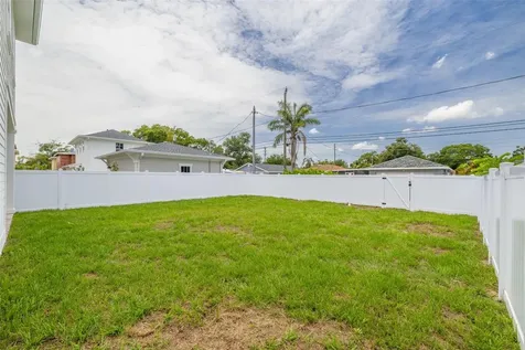 441 47th Avenue N St Petersburg FL 33703