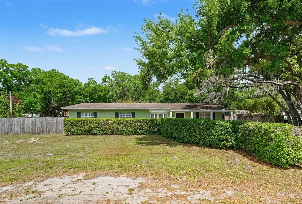 15402 Lake Magdalene Boulevard Tampa FL 33613