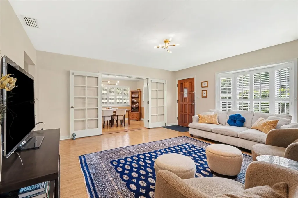 15402 Lake Magdalene Boulevard Tampa FL 33613